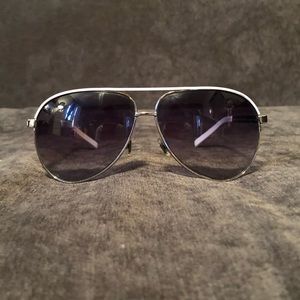 Gucci Men Aviator Silver With White Rim